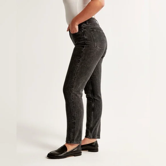 Abercrombie & Fitch Curve Love High Rise Mom Jean Black Women’s Size 27/4 Short - Picture 4 of 8